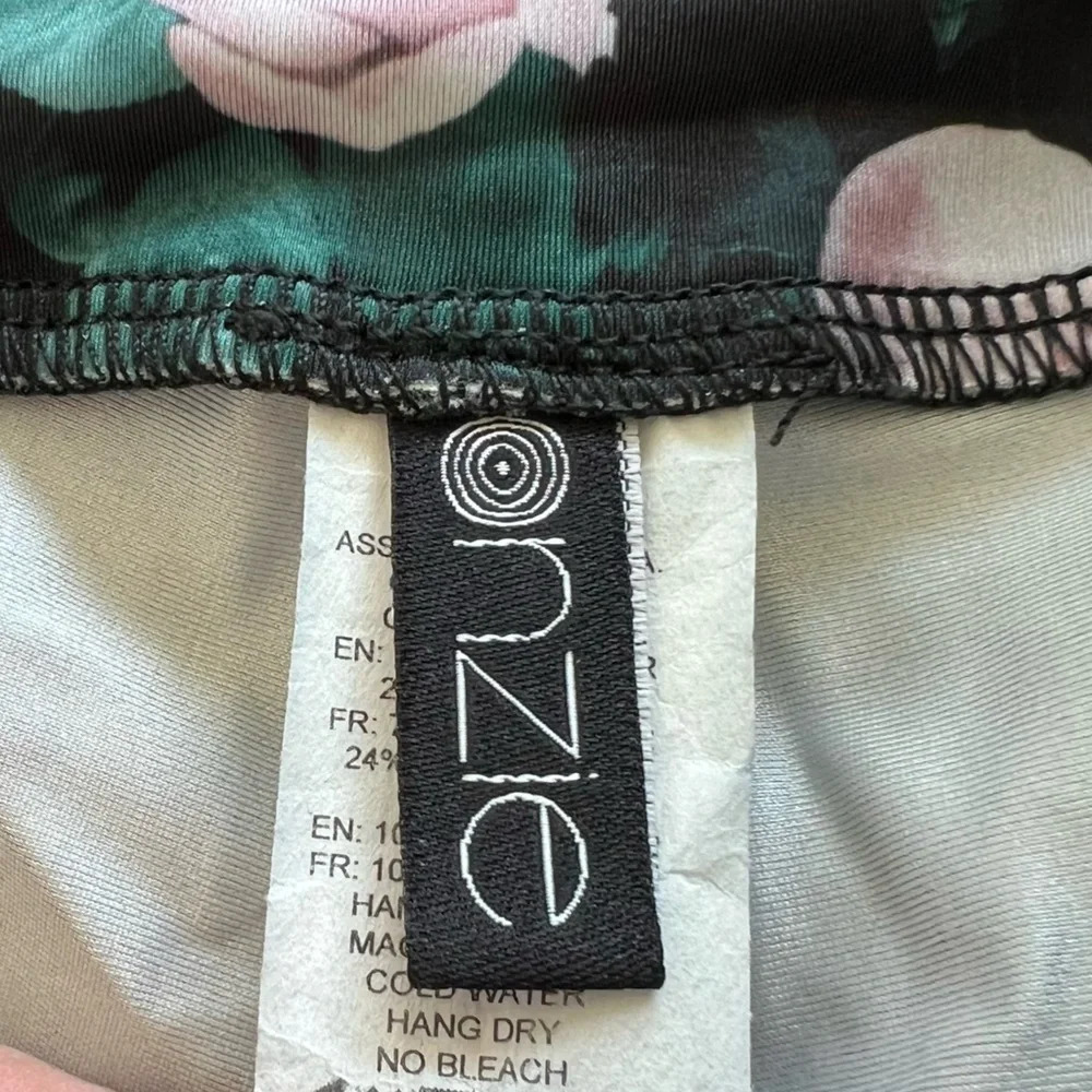 New Onzie Hot Yoga High Rise Legging 228 Rose Bud Floral Print NWT Casual Women - Picture 9 of 10